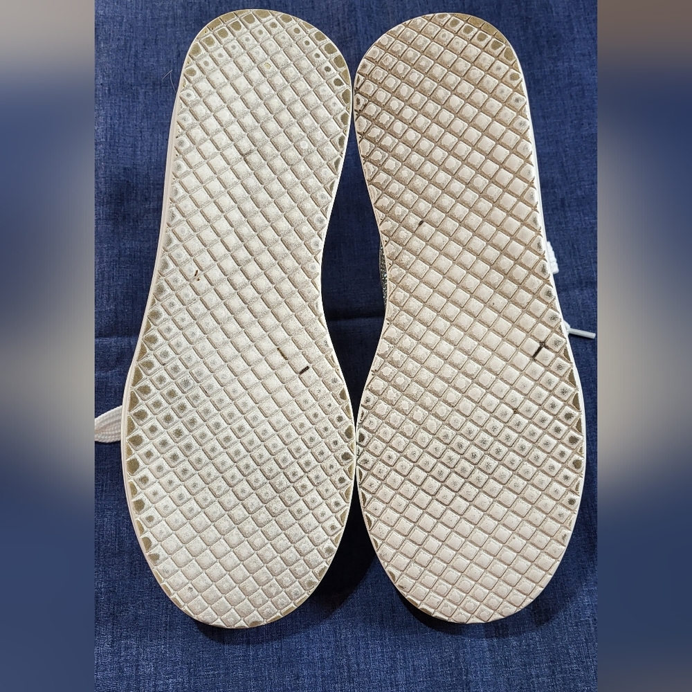 Elegant Silver Women's Sneakers - Picture 4 of 10